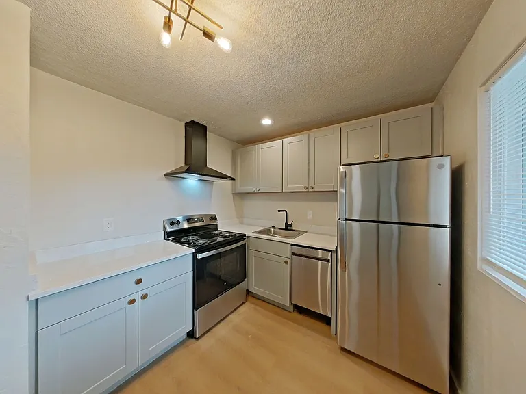 University Manor - Newly Renovated Units just a short walk from Campus! — Photo 29