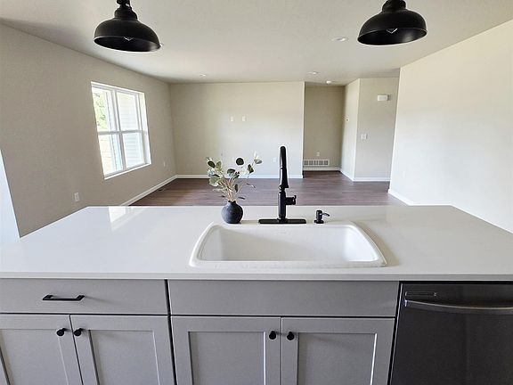 3rd image of 434 Village Ln