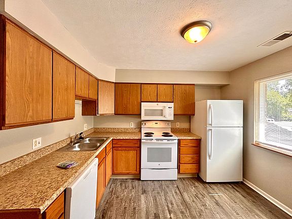 2nd image of 2950 Vineland Ave SE #2954