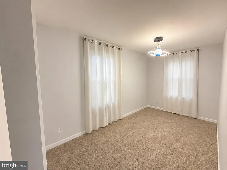 637 Powell St — Photo 9