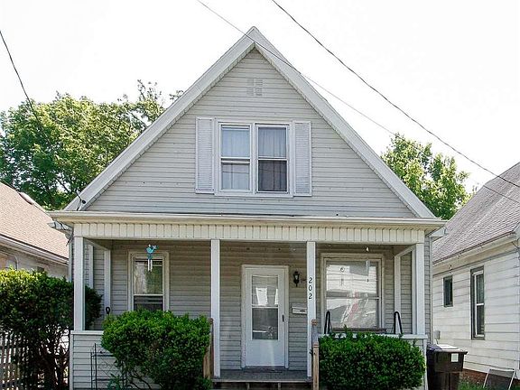 4th image of 202 NE Rock Island Ave