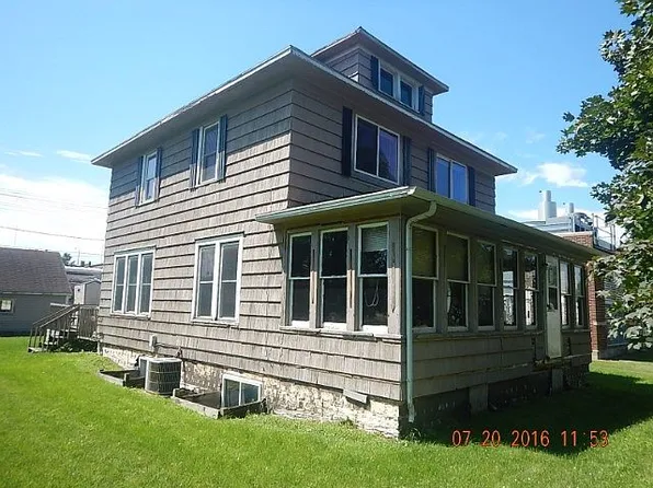 109 W 1st St N, Truman, MN 56088