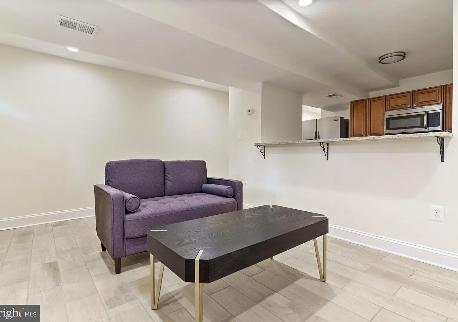 Welcome home to this 2Bd/1Bth lower-level apartment in Bloomingdale! — Photo 2