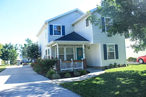 376 W Plum Pl Photo 1
