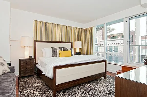 Sold by Domus Realty | media 15