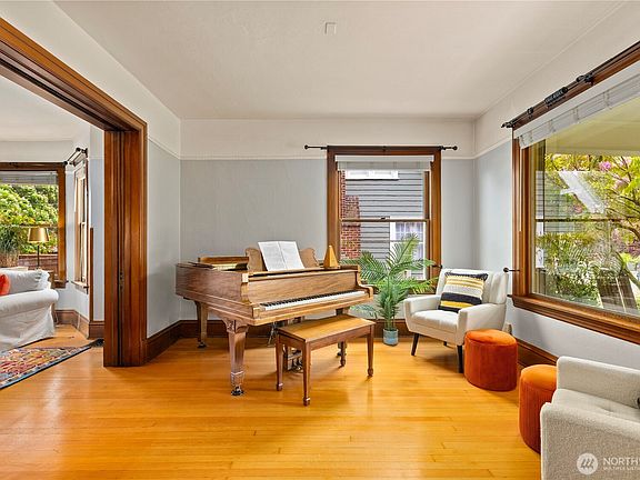 5th image of 615 N Ainsworth Avenue