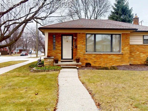 20201 Lochmoor St, Harper Woods, MI 48225