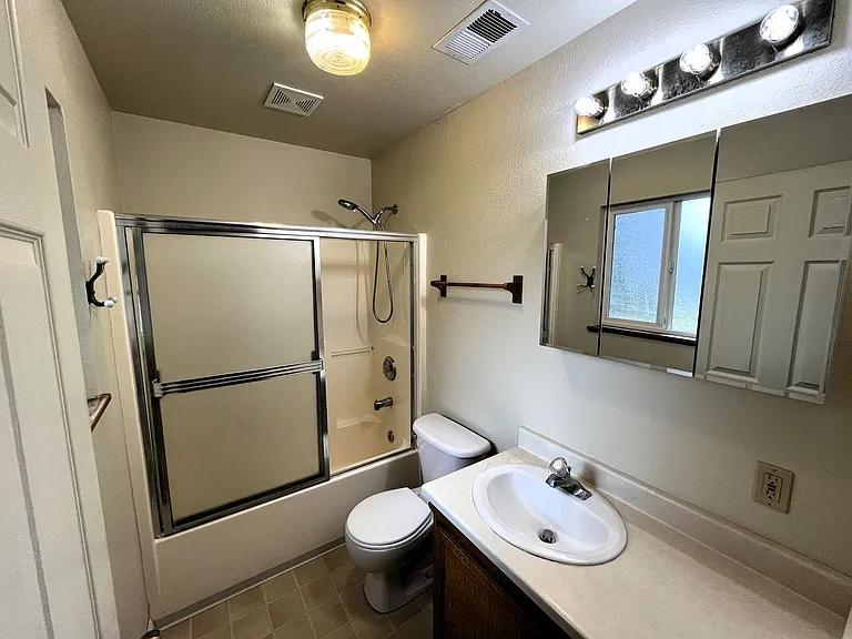1426 Underwood Ct — Photo 12