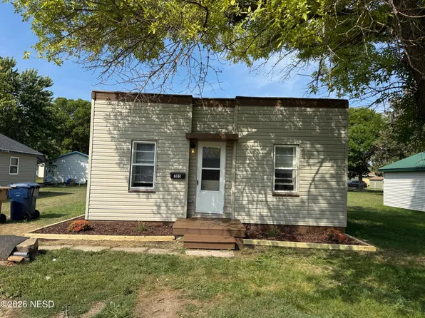 205 11th St NW, Watertown, SD 57201