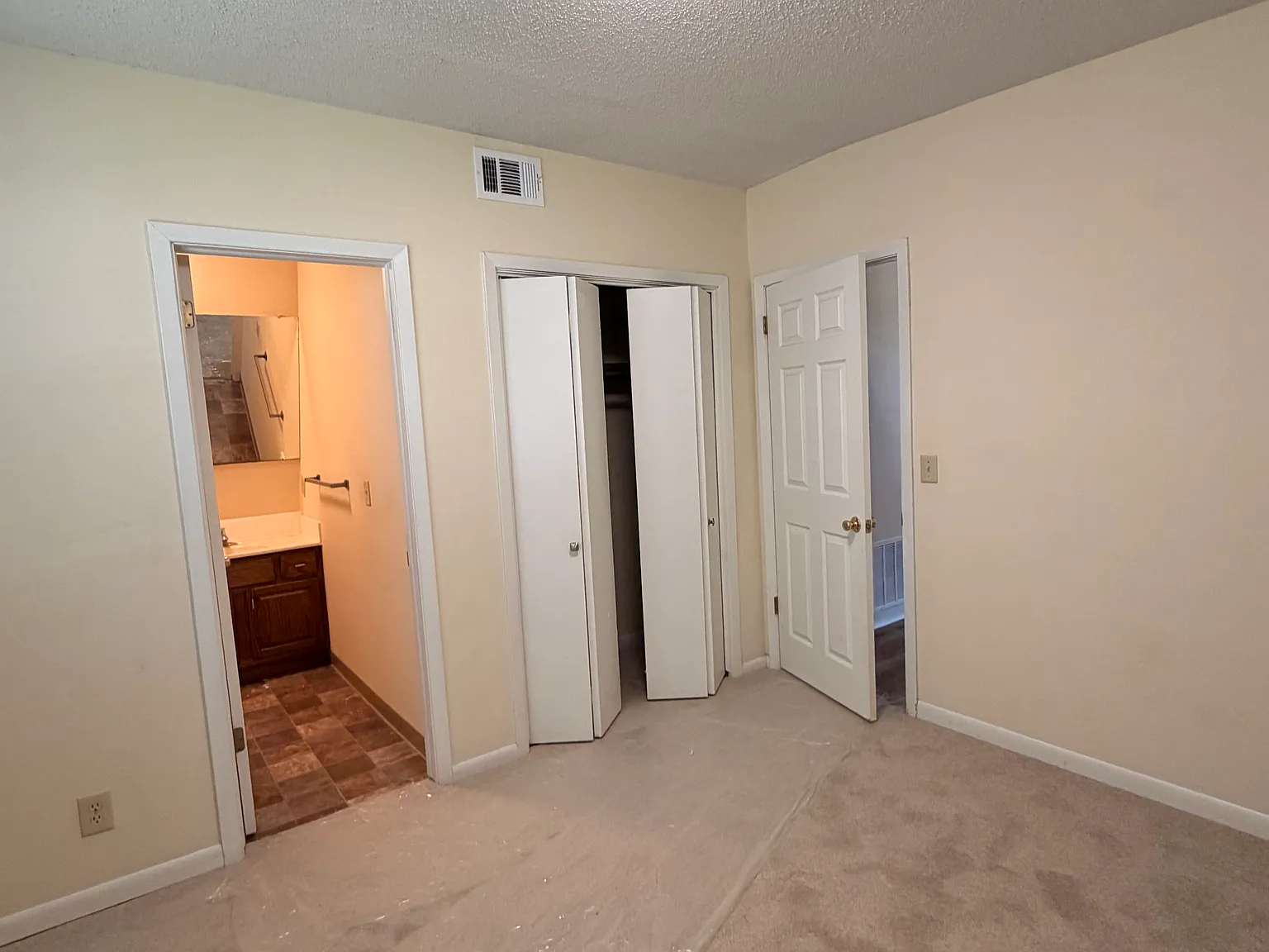W Cherokee Dr, Kechi — Photo 2