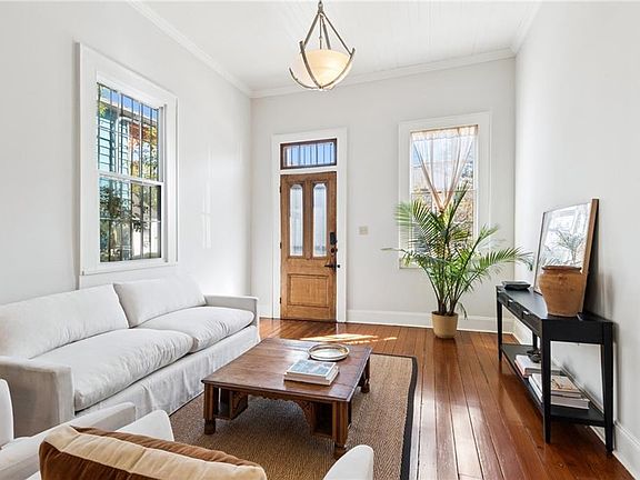3rd image of 636 Congress St