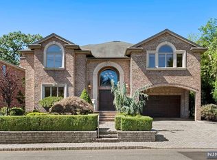 1103 Buckingham Rd, Fort Lee, NJ 07024