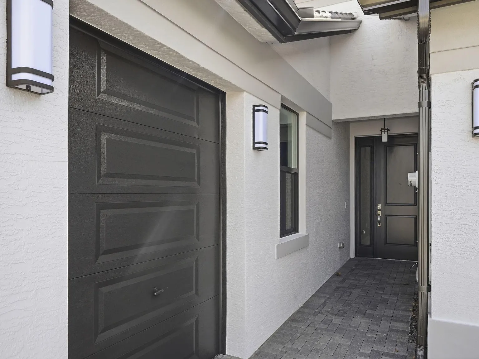 2 bed, 2.0 bath, 1293 sqft, $3,200 — Photo 3