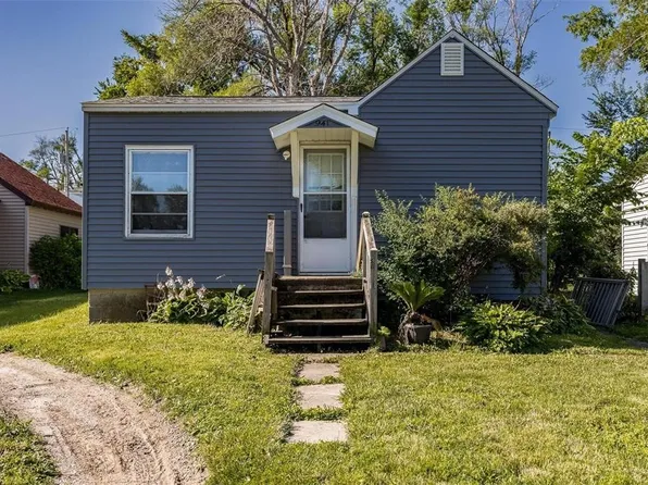 941 21st Ave SW, Cedar Rapids, IA 52404