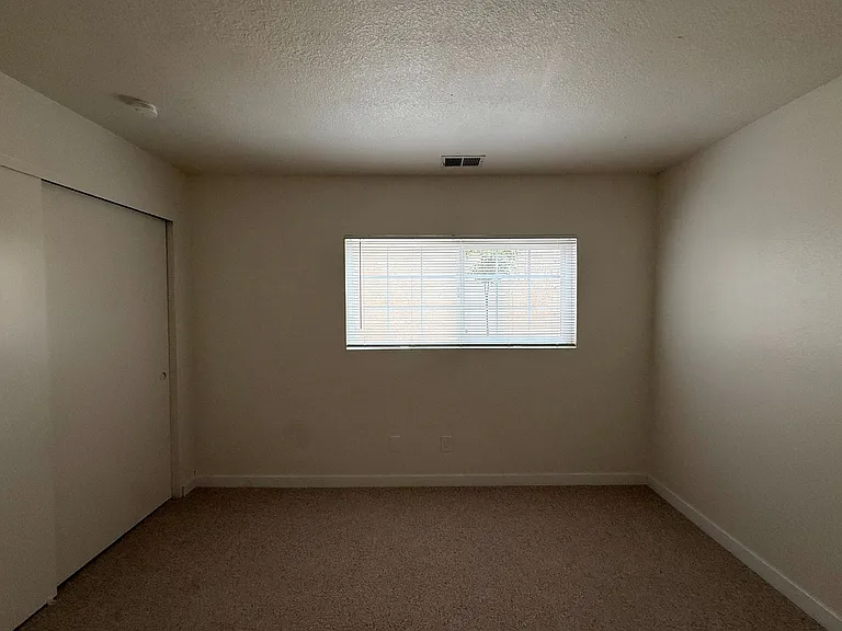 1422 Eagle Ct — Photo 30