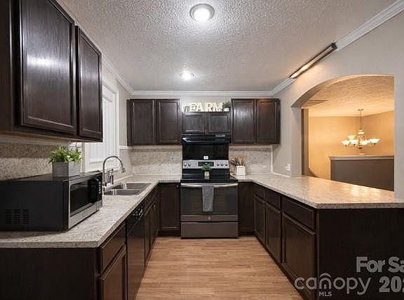 5th image of 221 Valdese Dr