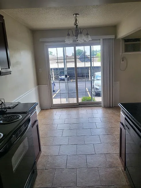 Condominium, Ranch - Shelby Twp, MI — Photo 4