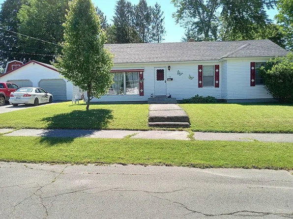 33 Birch St, East Millinocket, ME 04430