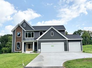 7711 96th St SE, Alto, MI 49302