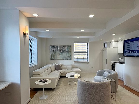 2nd image of 150 W 50th St Unit 181819