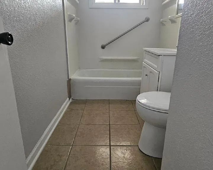 235 12th St #2A — Photo 3