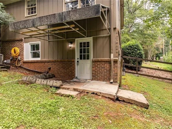 4932 Rock Haven Dr SW, Lilburn, GA 30047