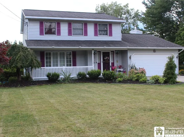 47 Spas Dr, Springville, NY 14141