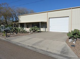 1800 Oak Dr, Port Lavaca, TX 77979