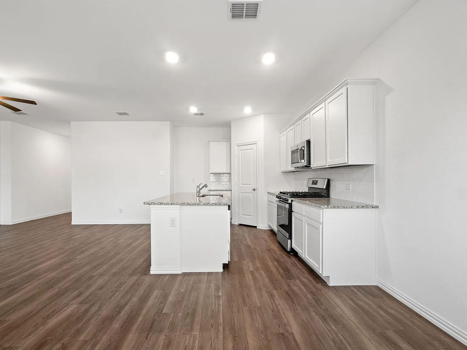 4 bed, 1838 sqft, $2,250 — Photo 3