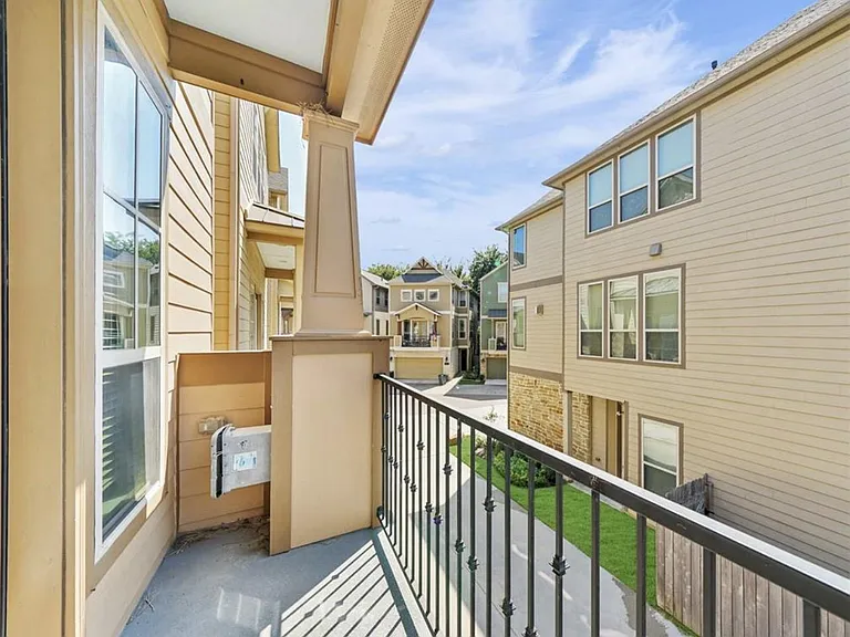 6005A Kansas St — Photo 18