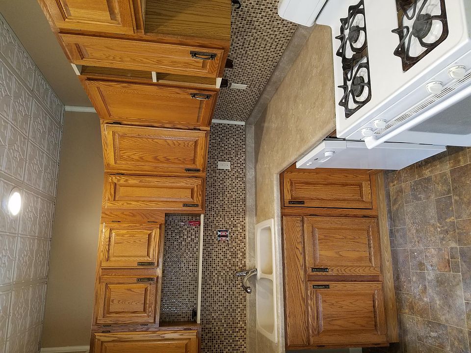 2nd image of 825 W 6th Ave #825