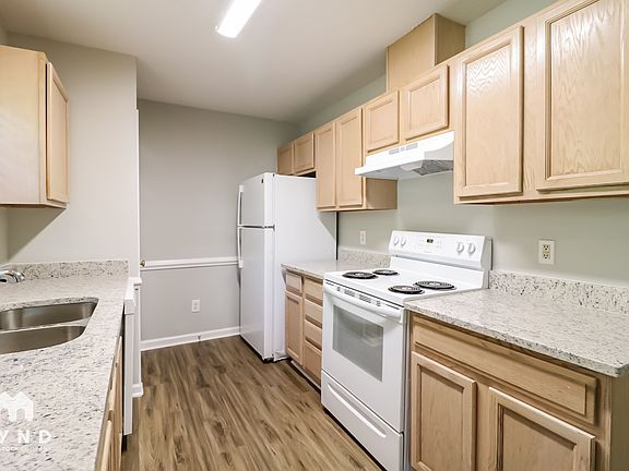 4th image of 1084 Holly Pointe Dr