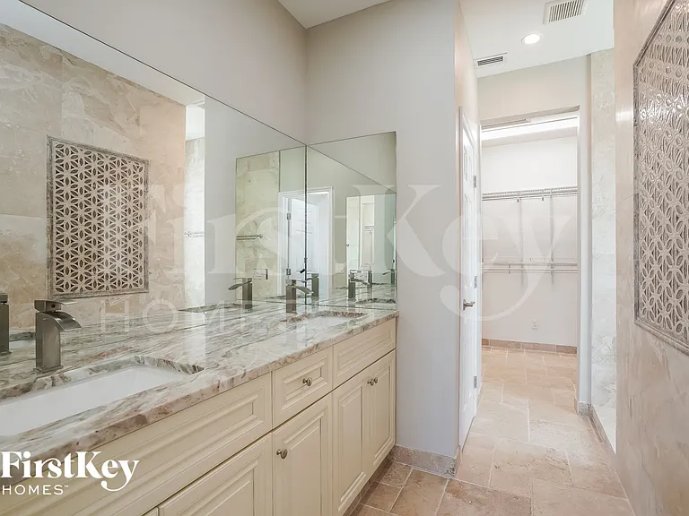 4116 SW 16th Pl — Photo 8