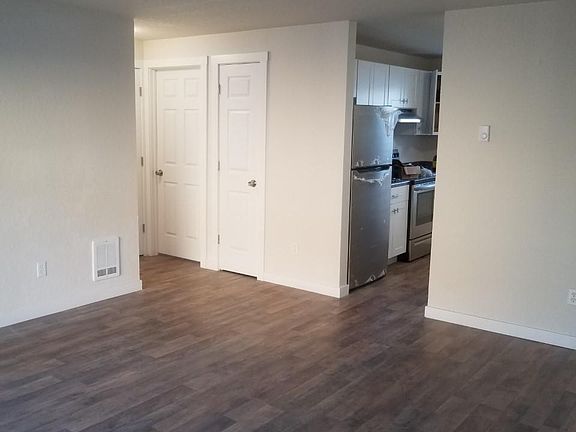 5th image of 604 5th St SE #604