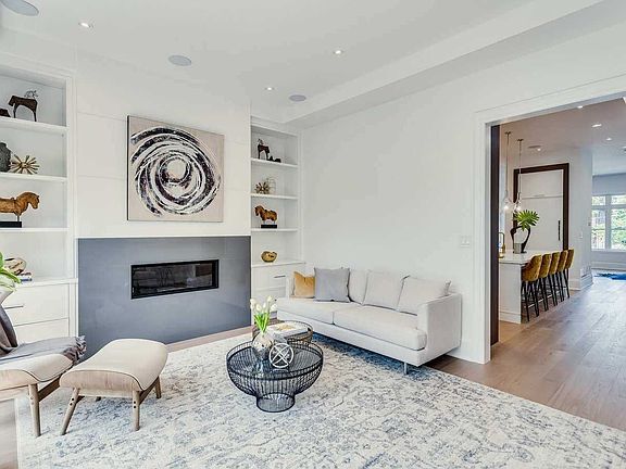 4th image of 125 Glengrove Ave W