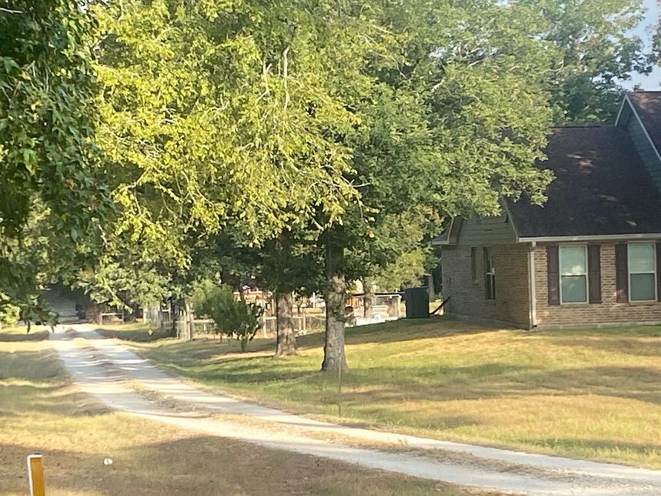 2nd image of 17424 Fm 1484 Rd