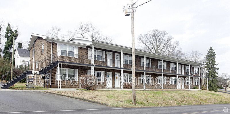 1st image of 2523 Cedar Ln #8