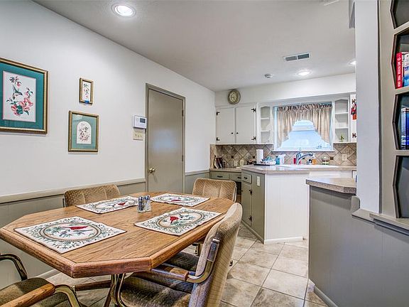 5th image of 9641 Lynbrook Dr