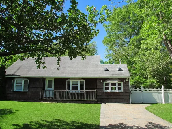 49 Highview Lane, Ridge, NY 11961