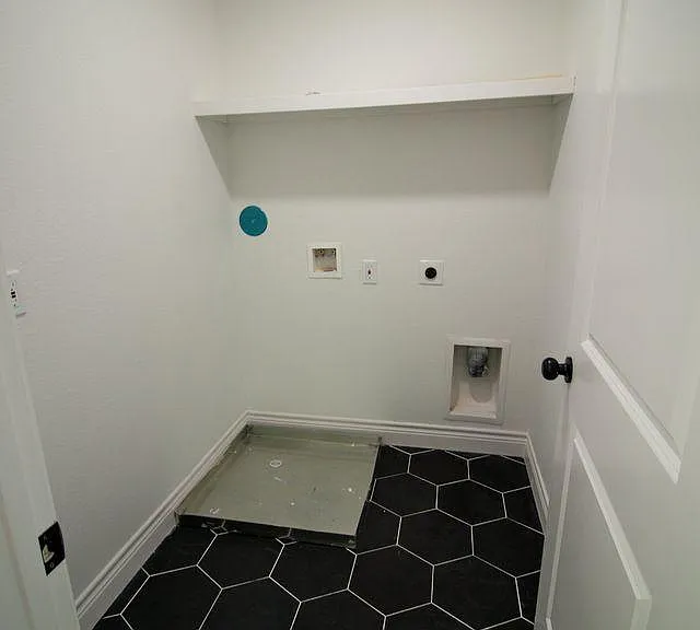 924 W Austin St #B — Photo 15