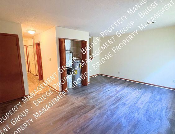 5th image of 6929 Robinson Dr