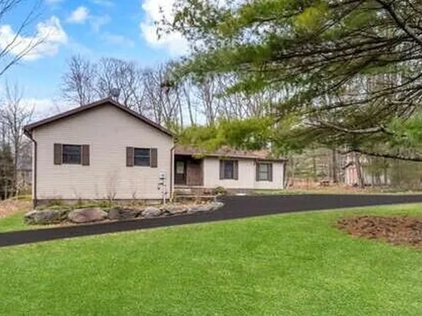 313 Depue Ln, Stroudsburg, PA 18360