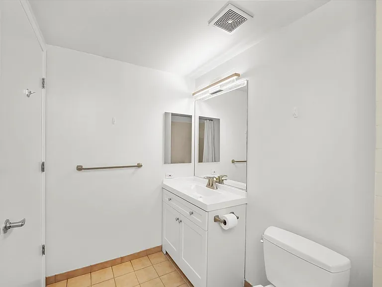 125 E 13th St #515 — Photo 15