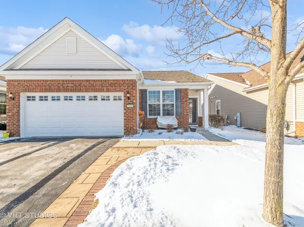 2890 Stoney Creek Dr, Elgin, IL 60124