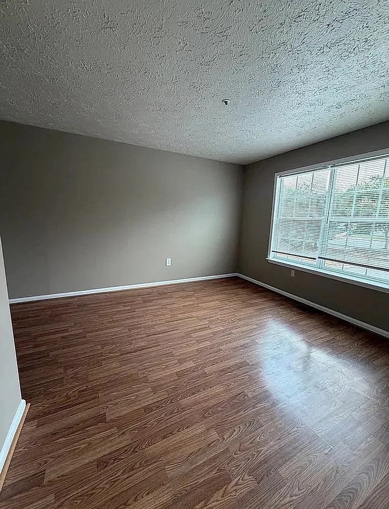 3 bed, 1200 sqft, $2,450 — Photo 2