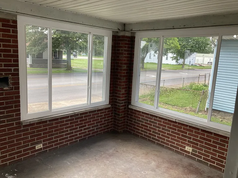 2124 S Madison Ave — Photo 11