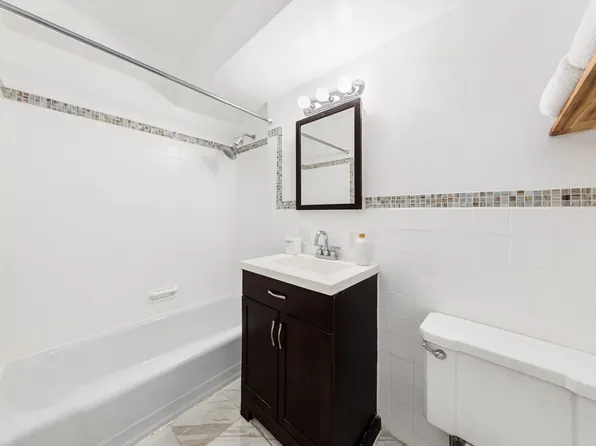 310 Lexington Avenue image 6 of 9