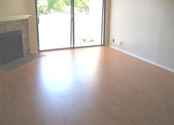 5th image of 1042 Molino Ave
