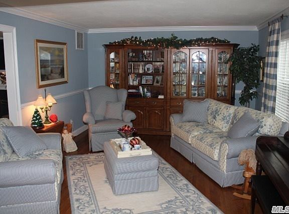 5th image of 5 Surrey Ln