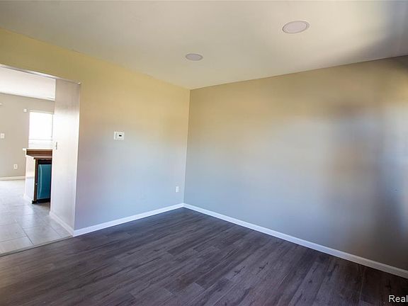 3rd image of 36610 Park Place Dr